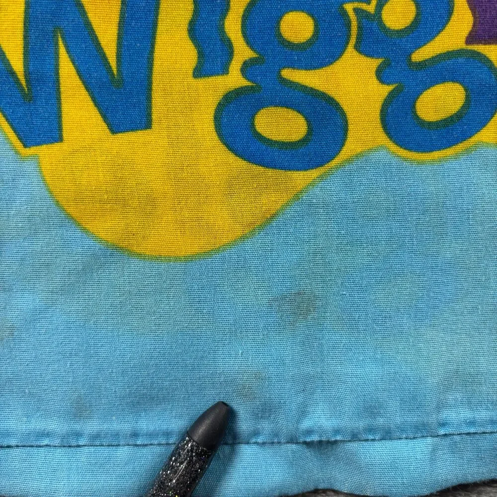 The Wiggles couple minor